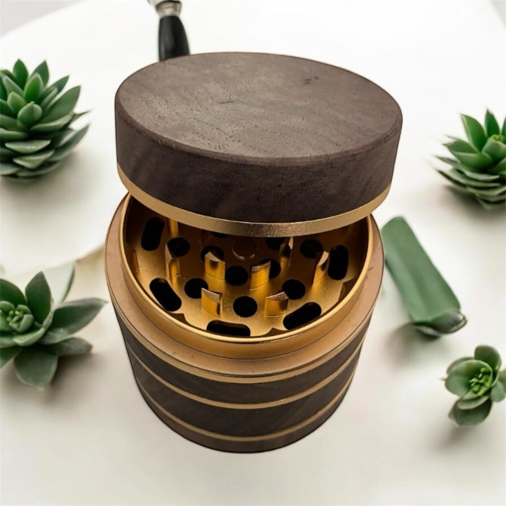Premium Holz Grinder 4 - tlg Walnuss – Magnetverschluss – Raucherzubehör | Gentleman's Selection