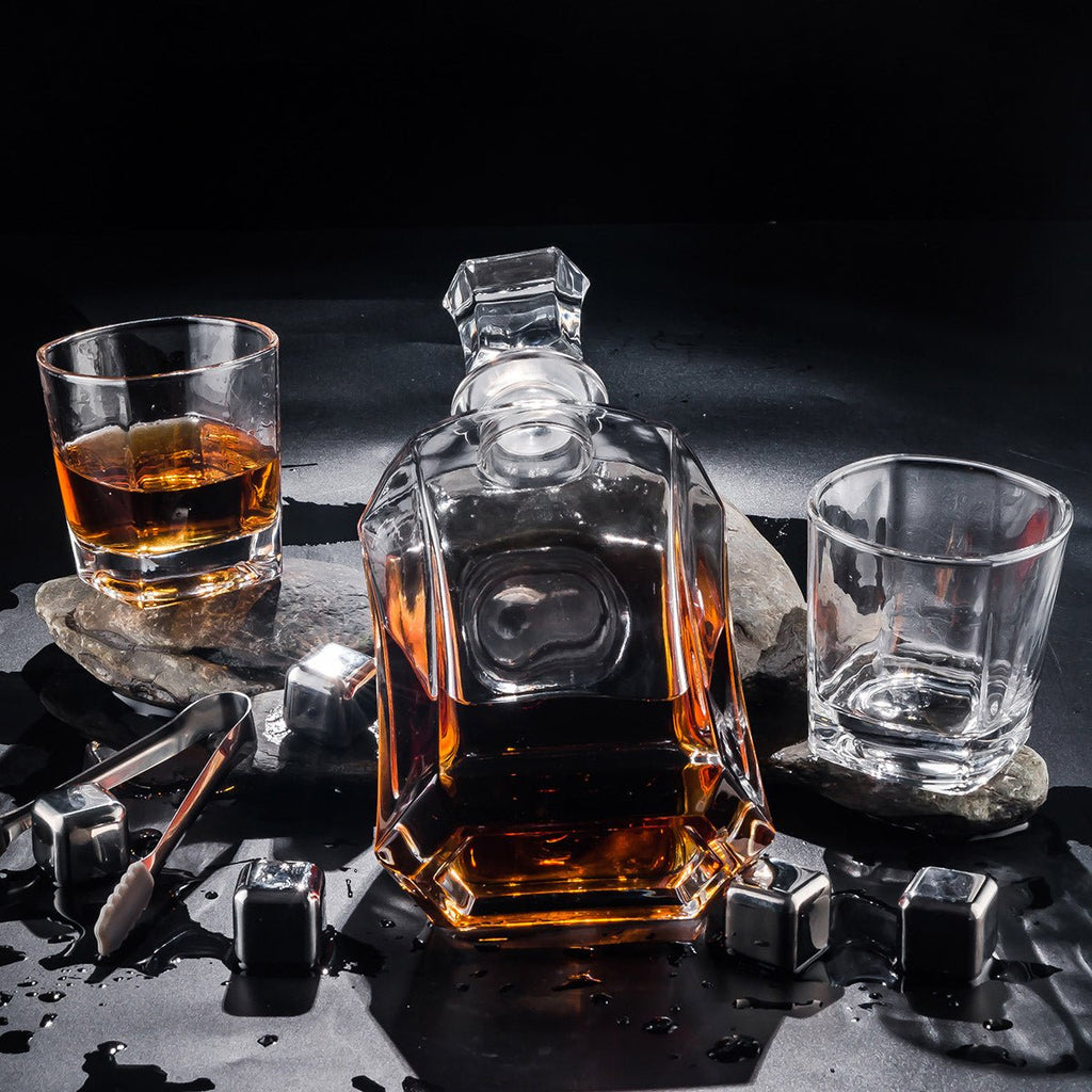 Whiskey Dekanter Set – Personalisierte Gravur - Holzbox – Whiskey Zubehör | Gentleman's Selection